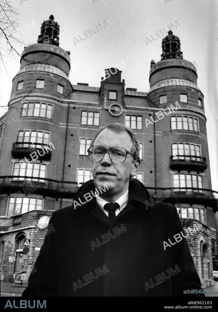 STOCKHOLM 1984-01-03. LO-ordförande Stig Malm porträtt framför LO-borgen på Norra Bantorget i Stockholm 3:e januari 1984.. Foto: Lennart Nygren / SvD / SCANPIX / Kod: 11014.