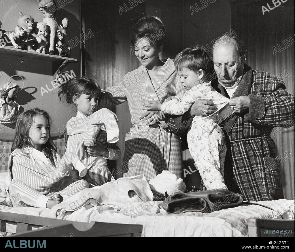 AMPARO SOLER LEAL y JOSE ISBERT en LA GRAN FAMILIA, 1962, dirigida por FERNANDO PALACIOS. Copyright PEDRO MASO P.C.