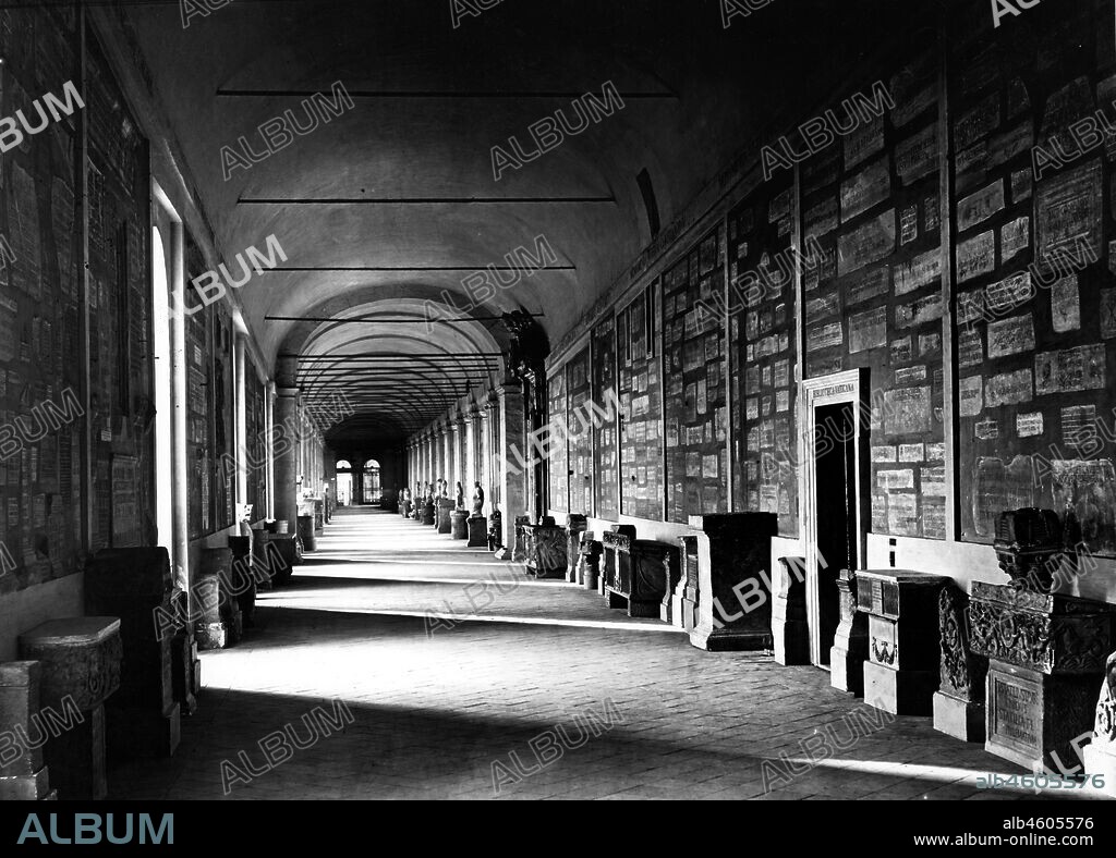 Galleria lapidaria. museo chiaramonti. musei vaticani. rome. 1958.