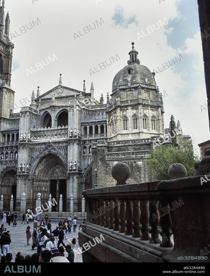 Toledo. Catedral. Vista parcial de la catedral con cimborrio. Siglo XIII.
