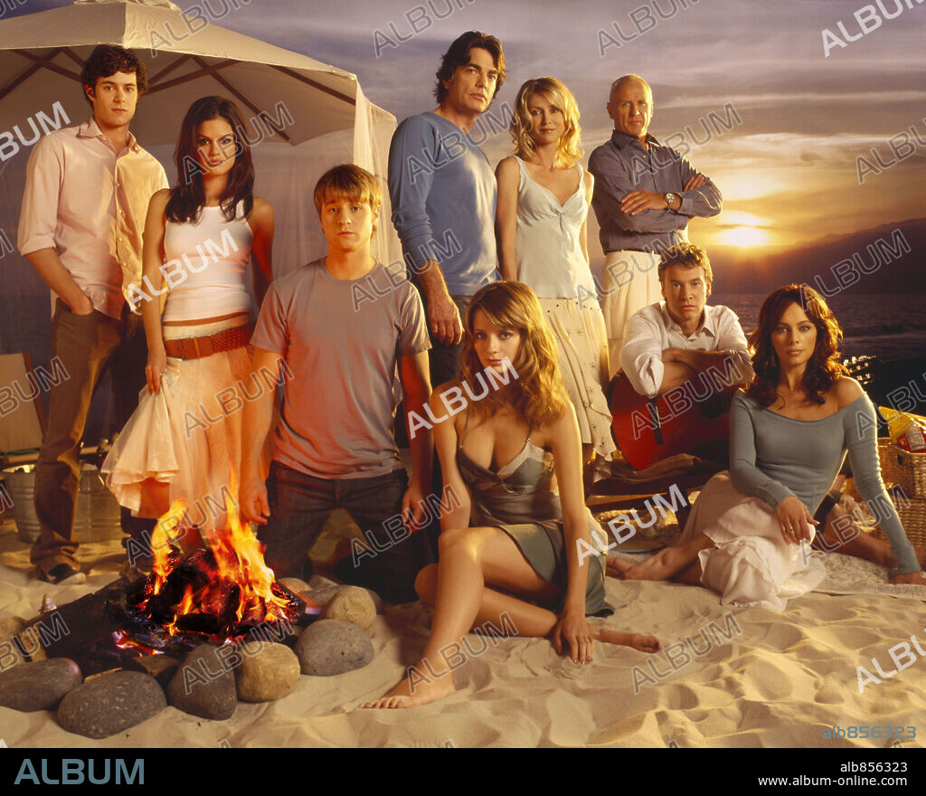 ADAM BRODY, ALAN DALE, BENJAMIN MCKENZIE, KELLY ROWAN, MELINDA CLARKE, MISCHA BARTON, PETER GALLAGHER, RACHEL BILSON und TATE DONOVAN in THE O. C., 2003, unter der Regie von DANIEL ATTIAS, DOUG LIMAN und JAMES MARSHALL. Copyright FOX.