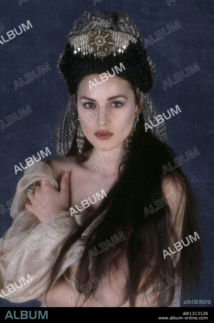 MONICA BELLUCCI in DRACULA, 1992, unter der Regie von FRANCIS FORD COPPOLA. Copyright COLUMBIA PICTURES.