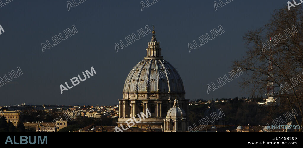 VATICANO. CIUDAD DEL VATICANO. Vista de la CUPULA de la BASILICA DE SAN PEDRO. Proyectada por Bramante, fue transformada a partir de 1546 por Miguel Angel por orden de Pablo III.
