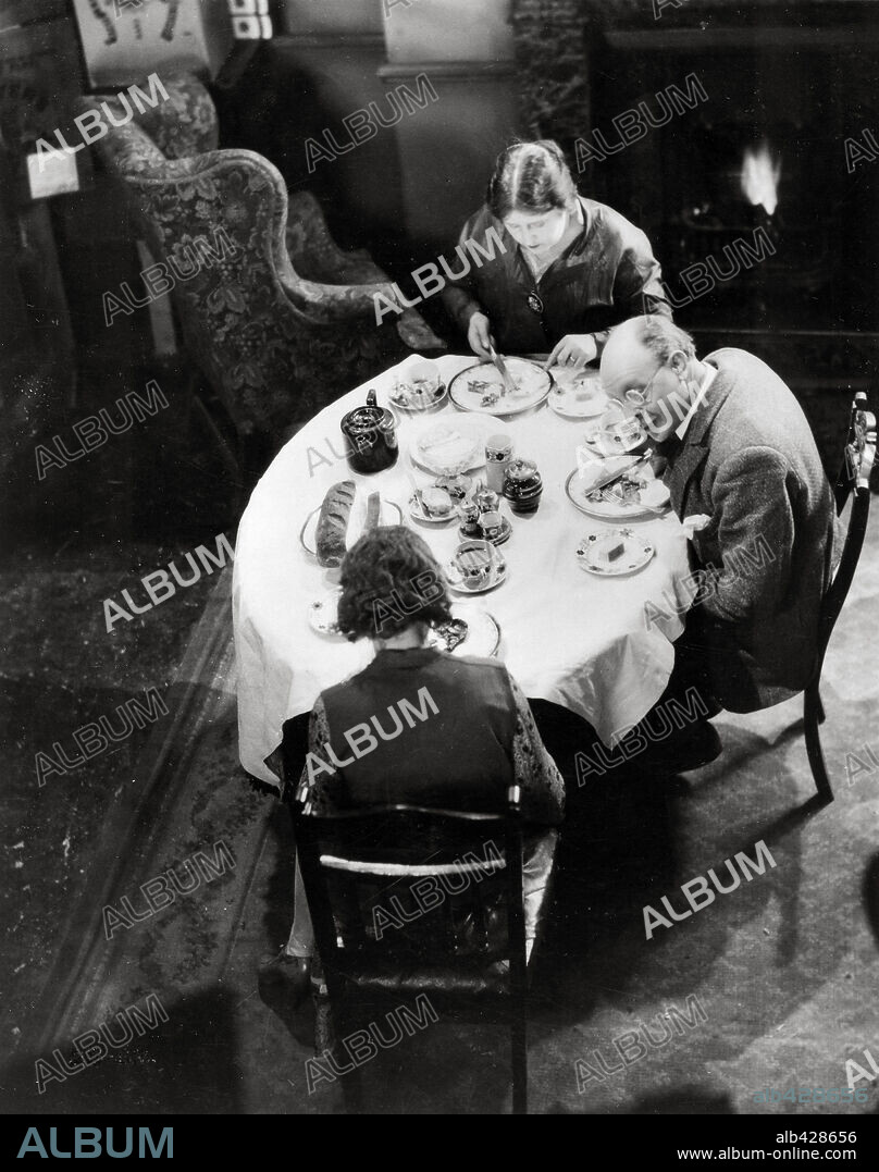 CHANTAJE, 1929 (BLACKMAIL), dirigida por ALFRED HITCHCOCK. Copyright BIP.