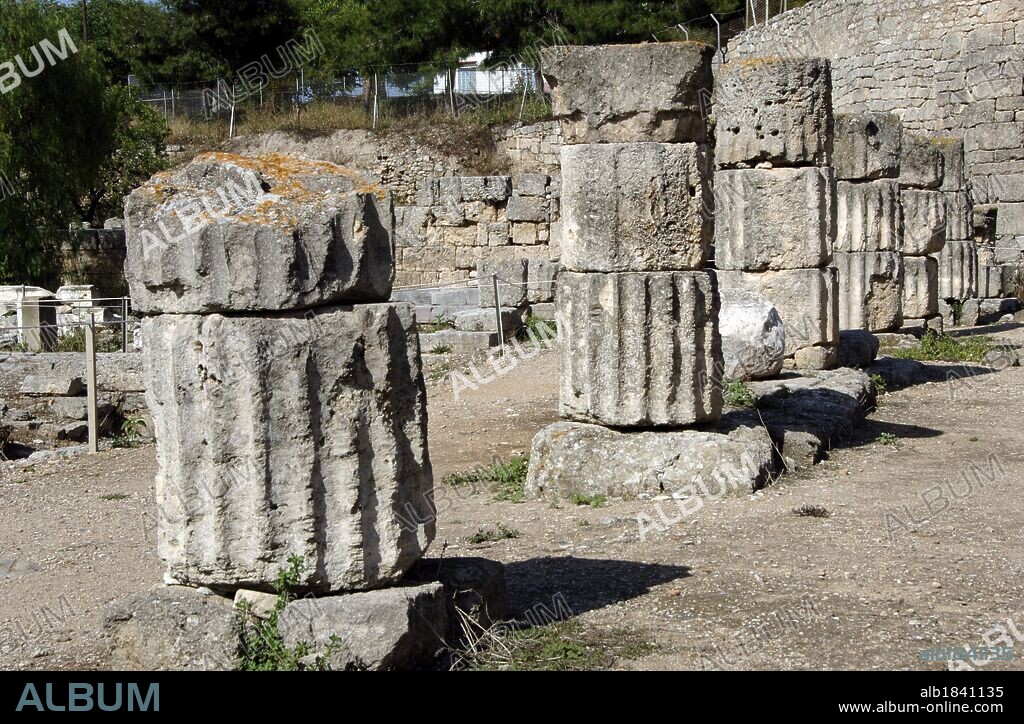 Greece. Ancient Corinth (polis). Ruins of the South Portico, 4th century BC and rebuilt in Roman times, with 71 Doric columns on the facade and 34 Ionic columns inside. Peloponnese region.