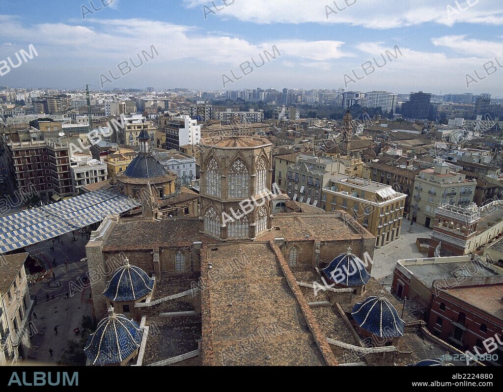 COMUNIDAD VALENCIANA. VALENCIA. Panorámica del CIMBORRIO gótico de la CATEDRAL desde el "Micalet" (torre de la Catedral). España.
