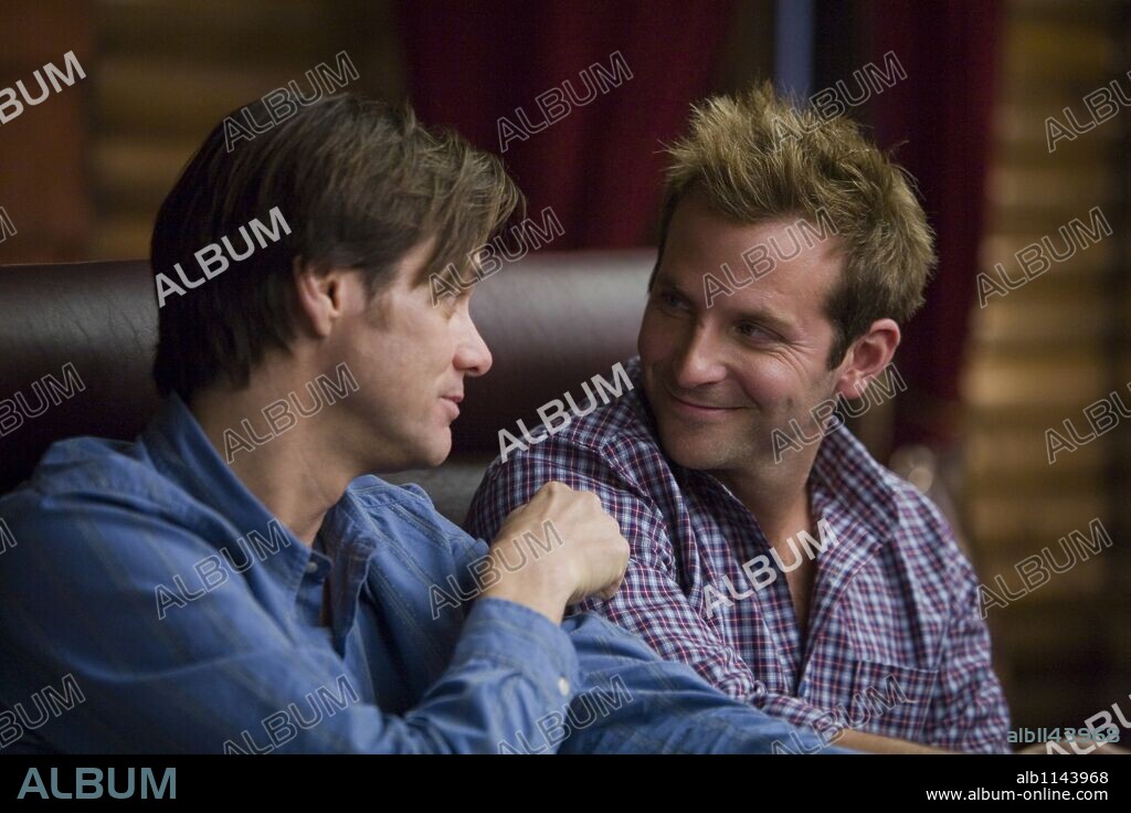 BRADLEY COOPER et JIM CARREY dans YES MAN, 2008, réalisé par PEYTON REED. Copyright HEYDAY FILMS/VILLAGE ROADSHOW PICTURES/WARNER BROS. PICTURES / MOSELEY, MELISSA.