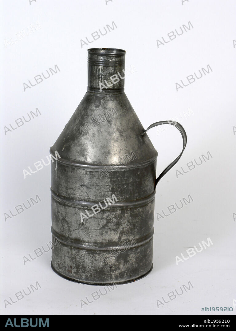 CANTARO ANTIGUO DE HOJALATA.