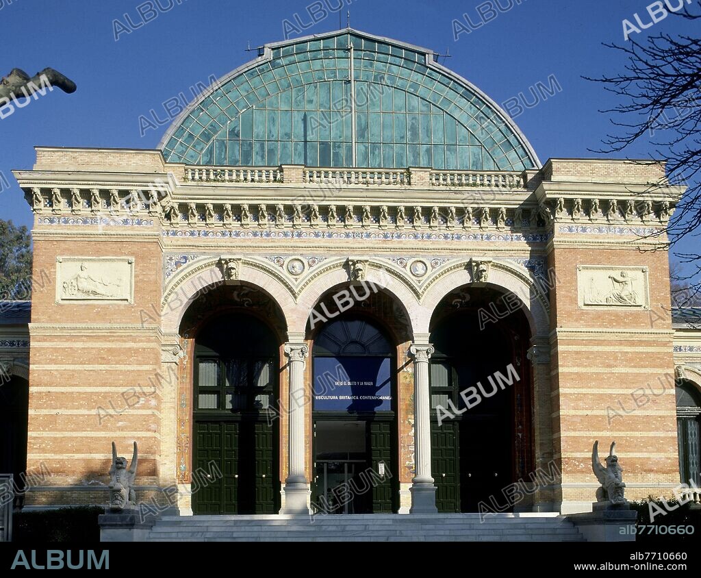 FACHADA DEL PALACIO DE VELAZQUEZ CONSTRUIDO EN 1883 COMO PABELLON PARA LA EXPOSICION DE MINERIA.