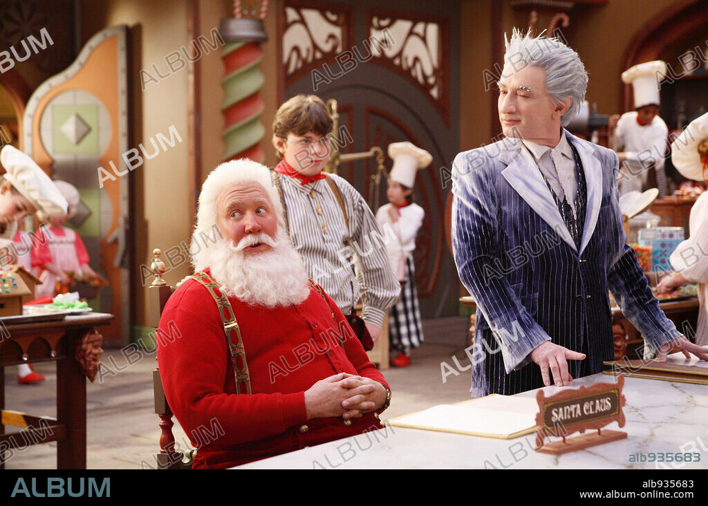 MARTIN SHORT, SPENCER BRESLIN and TIM ALLEN in SANTA CLAUSE 3: THE SANTA CLAUSE 3: THE ESCAPE CLAUSE, 2006, directed by MICHAEL LEMBECK. Copyright SANTA FROST PRODUCTIONS/WALT DISNEY PICTURES/BOXING CAT FILM / LEDERER, JOSEPH.