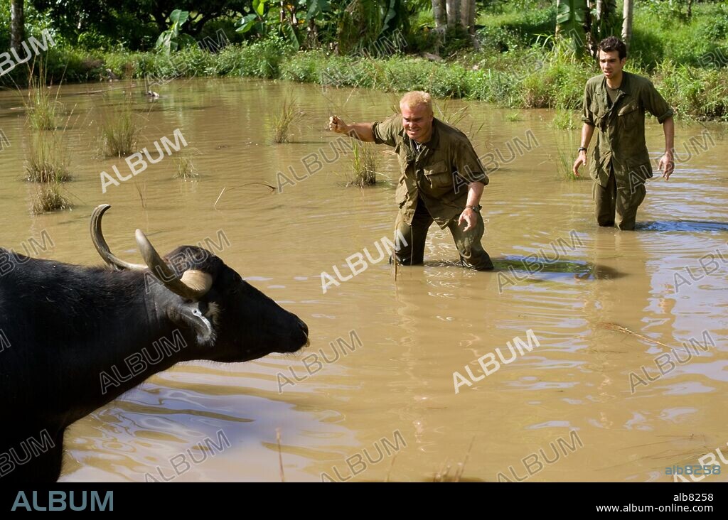 JACK BLACK and JAY BARUCHEL in TROPIC THUNDER, 2008, directed by BEN STILLER. Copyright DREAMWORKS SKG/RED HOUR FILMS/ROAD REBEL / WALLACE, MERIE W.