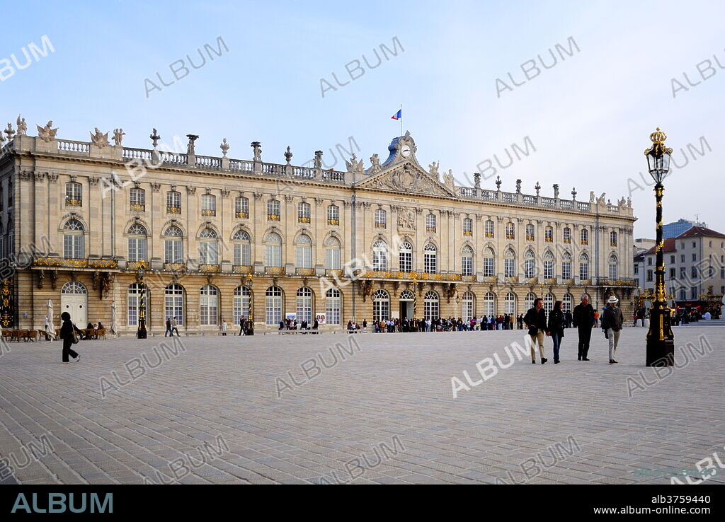 Hotel de Ville, Place Stanislas, UNESCO World Heritage Site, Nancy, Lorraine, France, Europe.