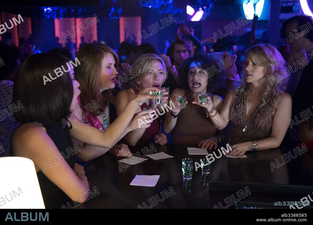 ILANA GLAZER, JILLIAN BELL, KATE MCKINNON, SCARLETT JOHANSSON and ZOE KRAVITZ in ROUGH NIGHT, 2017, directed by LUCIA ANIELLO. Copyright SONY PICTURES ENTERTAINMENT.