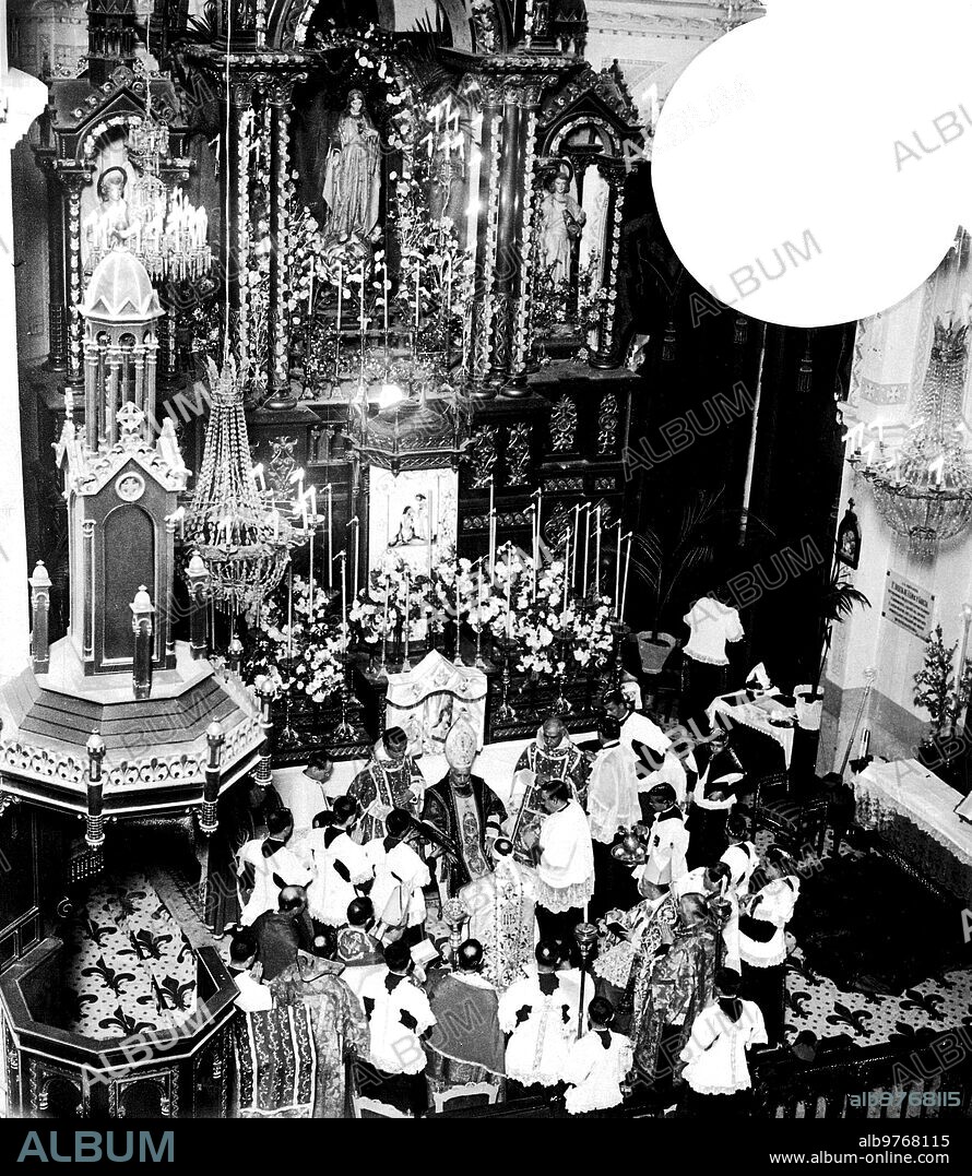 29 noviembre 1909. En el sanatorio del inmaculado corazón de Maria. En Madrid consagración del Rvdo. P. Nicolás González Pérez obispo Preconizado de Ionópolis y vicario apostólico de Fernando Poo Verificada Ayer, en círculo retrato del nuevo Prelado.
