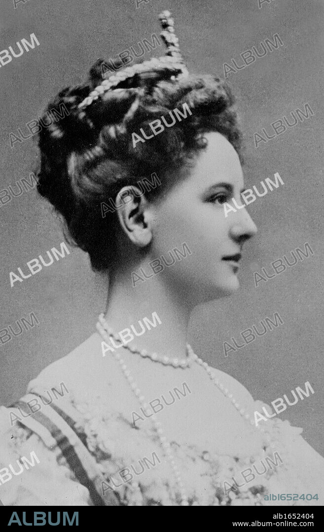 Wilhelmina (Wilhelmina Helena Pauline Maria: 1880-1962)  Queen regnant of the Kingdom of the Netherlands from 1890-1948. Head-and-shoulders photographic portrait of a young Queen Wilhelmina. Royalty Dutch.