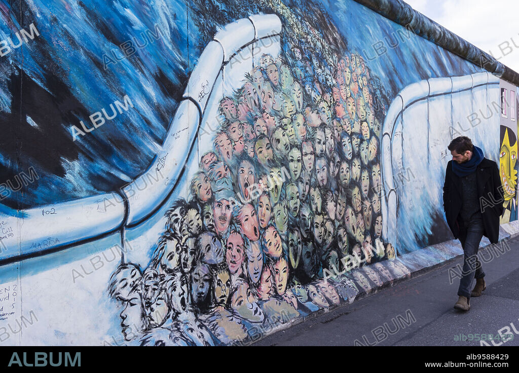 Sea of humanity, Kani Alavi , East Side Gallery , Muro de Berlín - Berliner Mauer-, Berlin, Alemania, Europe.