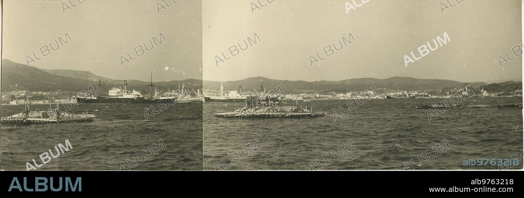 June 1953. Perspective of the Port of Villagarcía de Arosa. In the foreground you can see 4 floating mussel nurseries.