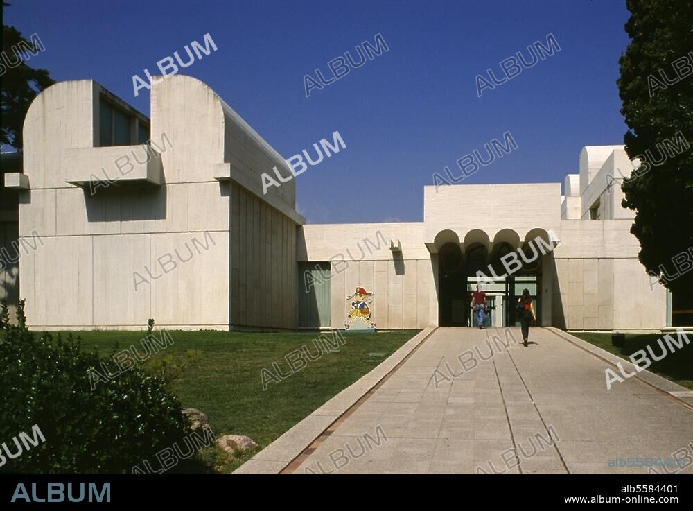 Barcelona (Catalonia, Spain), Fundació Joan Miró - Joan Miro Foundation. (built 1972-75; arch.: Josep Lluis Sert). - Exterior. Photo, 1990.