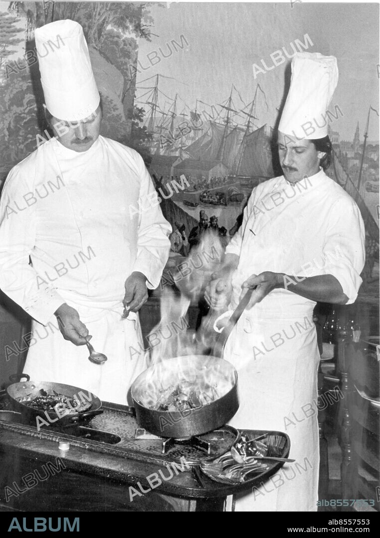 GÖTEBORG 1976-09-23.. Restaurang Johanna med krögarna Leif Mannerström och Christer Svantesson.. Foto: Kamerareportage / TT / Kod: 2524.