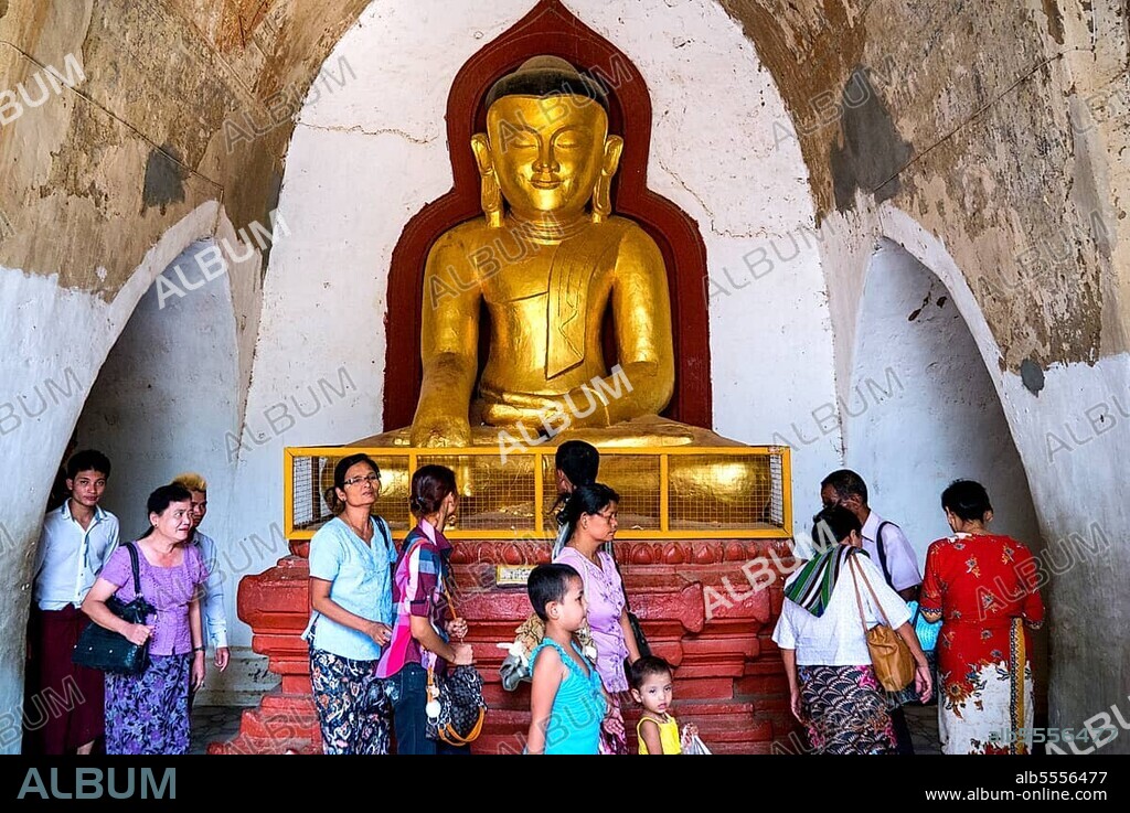 Buddha statue, Thatbyinnyu Pagoda, tallest building in Bagan, Myanmar, Bagan, Myanmar, Asia.