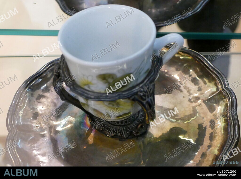 A Jicara (chocolate cup) and a pocillo (sump) used for the serving of chocolate. Dated 21st Century.