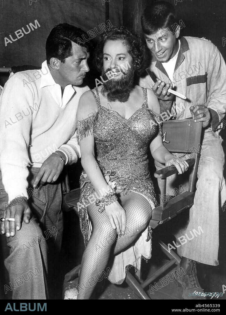 DEAN MARTIN, ELSA LANCHESTER and JERRY LEWIS in 3 RING CIRCUS, 1954, directed by JOSEPH PEVNEY. Copyright PARAMOUNT PICTURES.