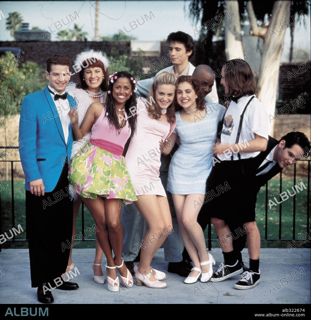 ALICIA SILVERSTONE y PAUL RUDD en CLUELESS: FUERA DE ONDA, 1995 (CLUELESS), dirigida por AMY HECKERLING. Copyright PARAMOUNT PICTURES / MARKS, ELLIOT.