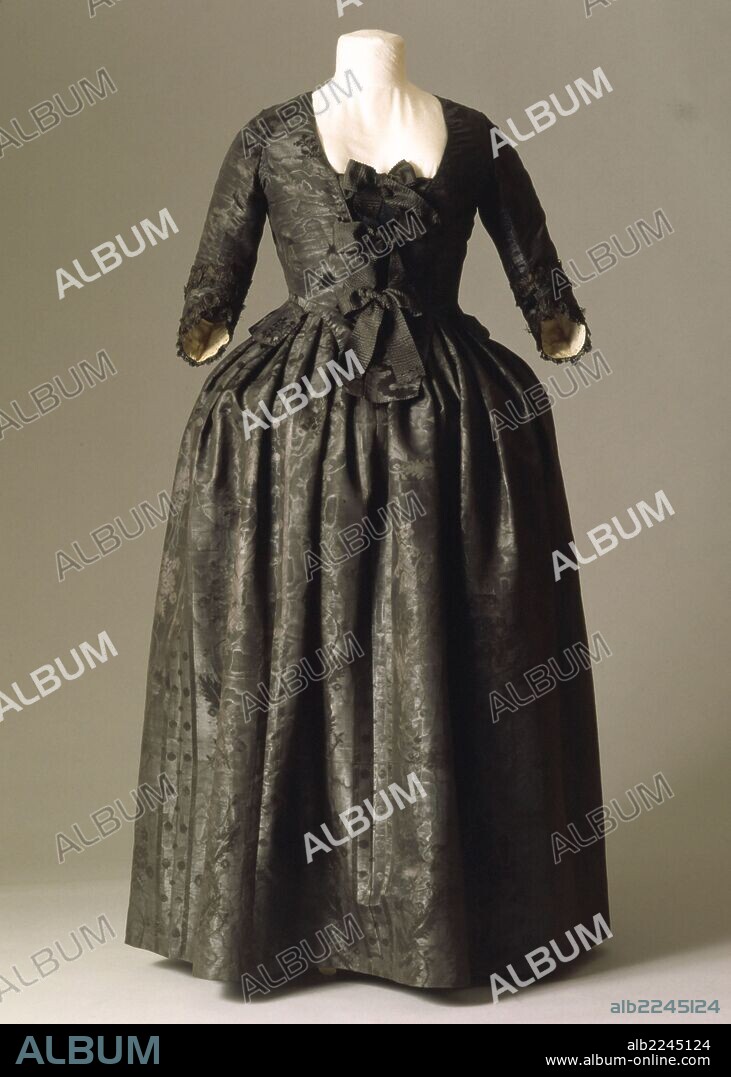 Vestido femenino, siglo XIX.