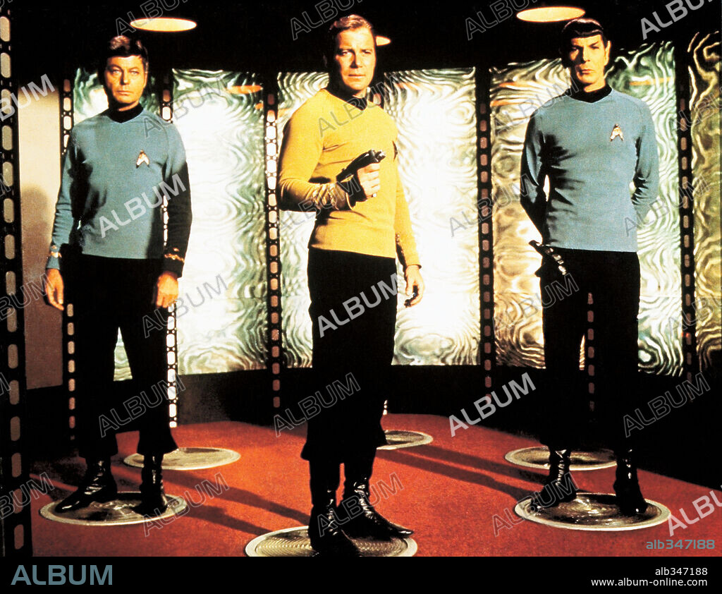 DEFOREST KELLEY, LEONARD NIMOY and WILLIAM SHATNER in STAR TREK, 1966. Copyright PARAMOUNT TV.