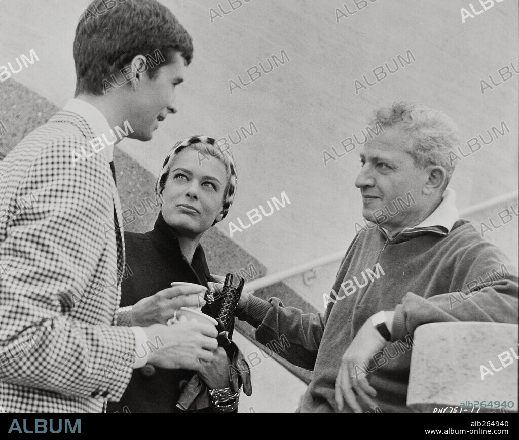 ANTHONY PERKINS, JULES DASSIN y MELINA MERCOURI en FEDRA, 1962 (PHAEDRA), dirigida por JULES DASSIN. Copyright UNITED ARTISTS.