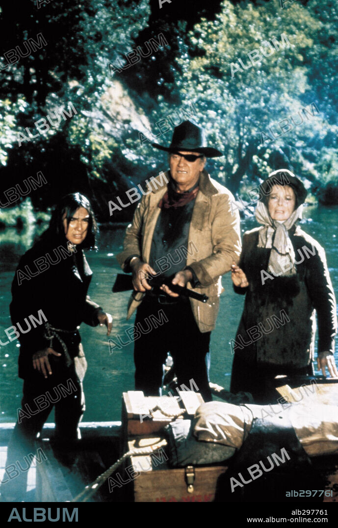 JOHN WAYNE y KATHARINE HEPBURN en RIFLE Y LA BIBLIA, 1975 (ROOSTER COGBURN), dirigida por STUART MILLER. Copyright UNIVERSAL PICTURES.