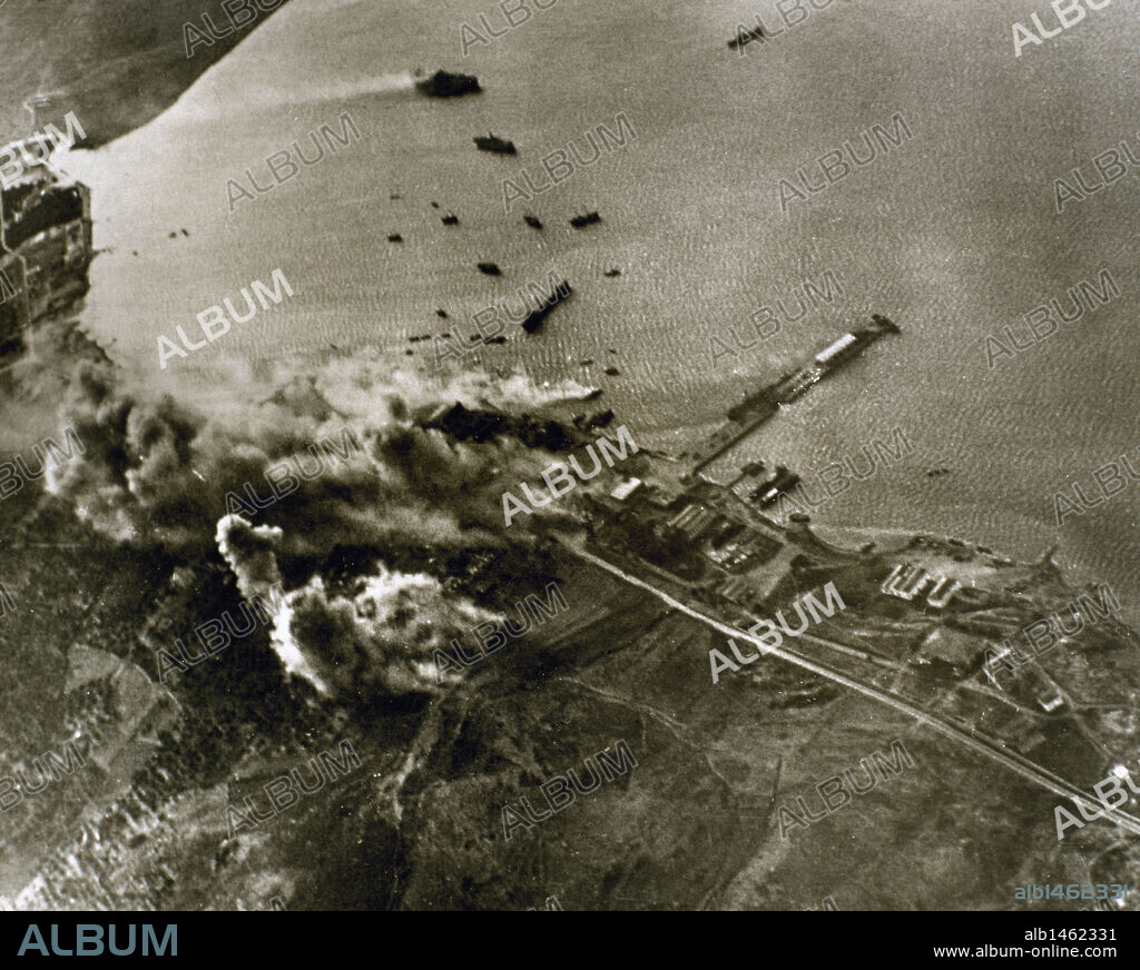 Ataque de aviones alemanes contra el PUERTO DE CRETA durante la SEGUNDA GUERRA MUNDIAL. Creta, punto estratégico importante en el Mediterraneo, fue ocupada el noviembre de 1940 por los británicos. El ejército alemán una vez conquistada Grecia, se apoderó de la isla mediante una operación aerotransportada iniciada el 2 de mayo de 1941.