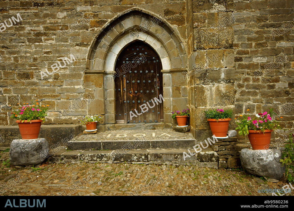 Santuario de Idoia (s.XV-XVI).Isaba.Valle del Roncal. Gran recorrido 11.Cordillera pirenaica.Navarra.España.