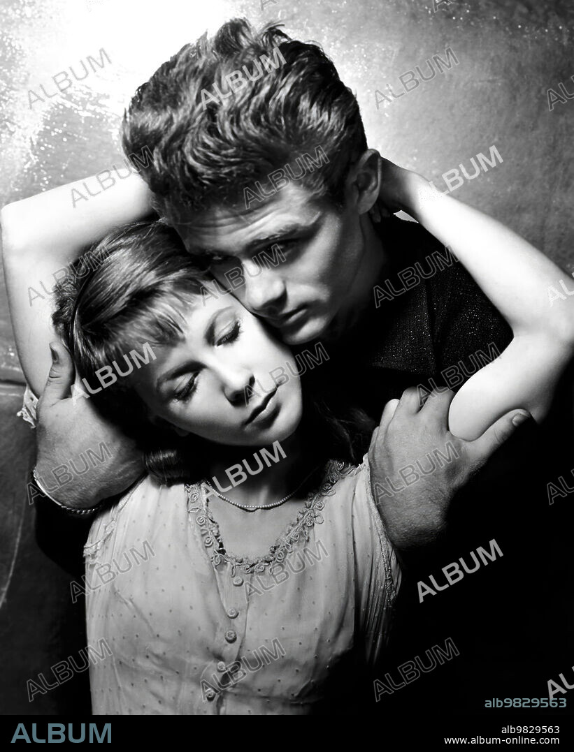 JAMES DEAN and JULIE HARRIS in EAST OF EDEN, 1955, directed by ELIA KAZAN. Copyright WARNER BROTHERS.