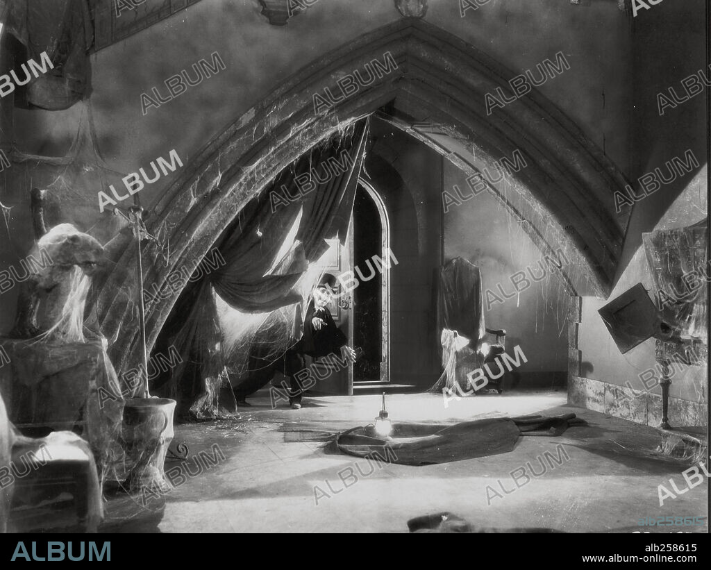 LON CHANEY in LONDON AFTER MIDNIGHT, 1927, directed by TOD BROWNING. Copyright M.G.M.