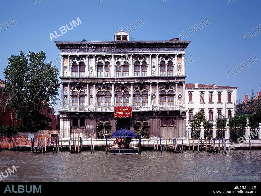 Venise (Italie), Palazzo Vendramin-Calergi (construction 1500-1509 ; commencé par Mauro Coducci, achevé par P.Lombardo ; Richard Wagner y mourût le 13.2.1883). Façade sur le Grand Canal. Photo (L.Hammel / A. van der Voort).
