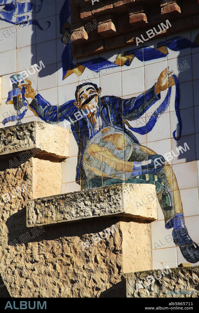 El Pinell de Brai; Celler - Bodega/ Cooperativa vinícola; azulejos con motivos vinícolas del pintor Xavier Nogués (estilo grotesco).