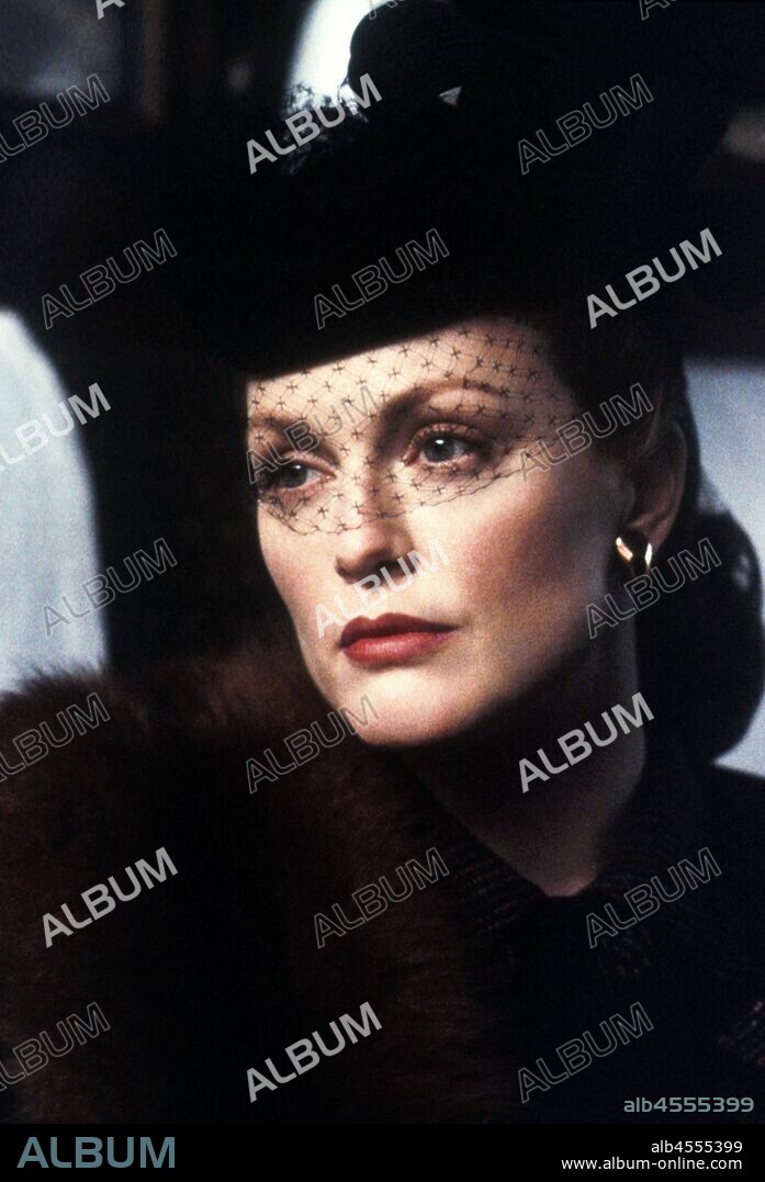 JULIANNE MOORE in THE END OF THE AFFAIR, 1999, directed by NEIL JORDAN. Copyright COLUMBIA PICTURES.