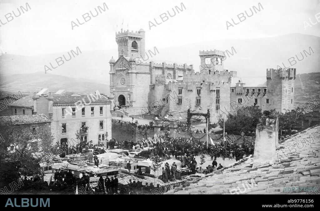 Javier (Navarra). Mayo de 1922. El centenario de San Francisco Javier. El castillo de Javier, cuna del insigne patrón de Navarra durante la visita de los peregrinos.