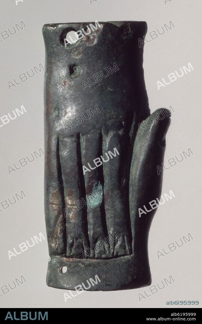 SIMBOLO ROMANO DE AMISTAD - BRONCE - SIGLO I AC - PROCEDENTE DE PAREDES DE NAVA - 6 CMS.