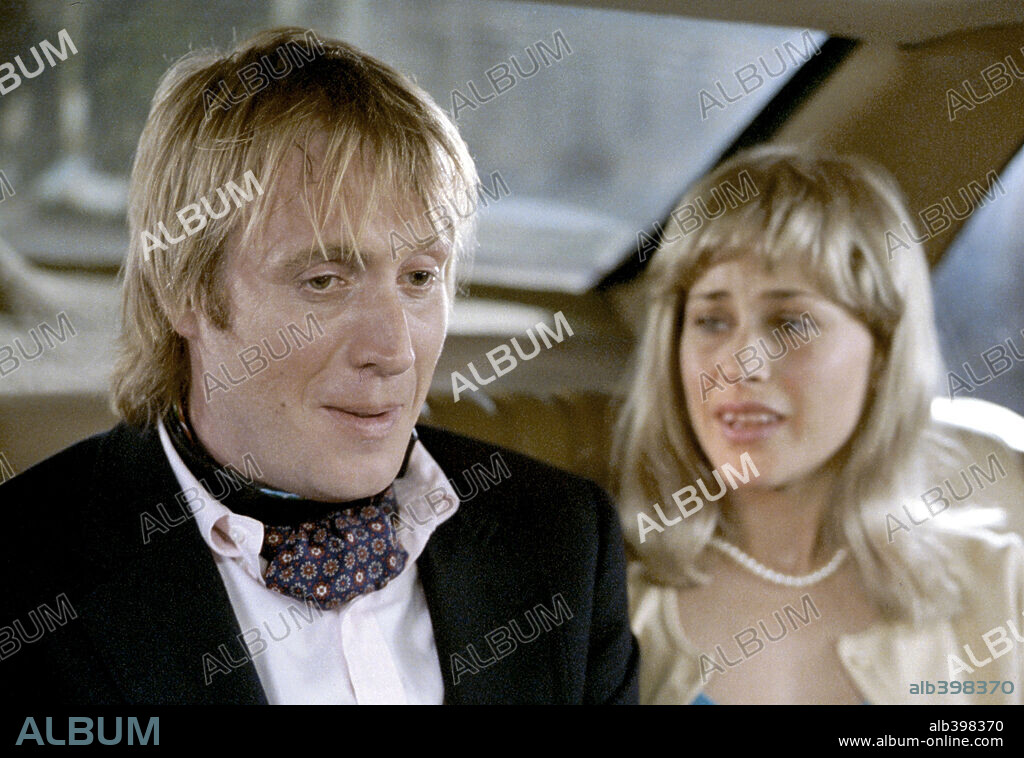 PATRICIA ARQUETTE und RHYS IFANS in HUMAN NATURE, 2001, unter der Regie von MICHEL GONDRY. Copyright FINE LINE FEATURES.