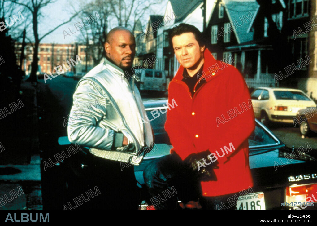 AVERY BROOKS und ROBERT URICH in "SPENSER", 1985 (SPENSER: FOR HIRE), unter der Regie von RICHARD A. COLLA, VIRGIL W. VOGEL und WILLIAM WIARD. Copyright WARNER BROS TV.