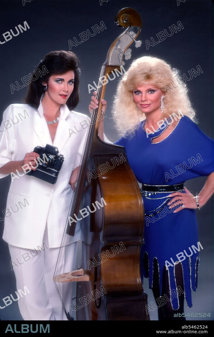 LONI ANDERSON and LYNDA CARTER in PARTNERS IN CRIME, 1984, directed by ALAN COOKE, DON WEIS, KEVIN CONNOR and ROD DANIEL. Copyright Carson Productions.
