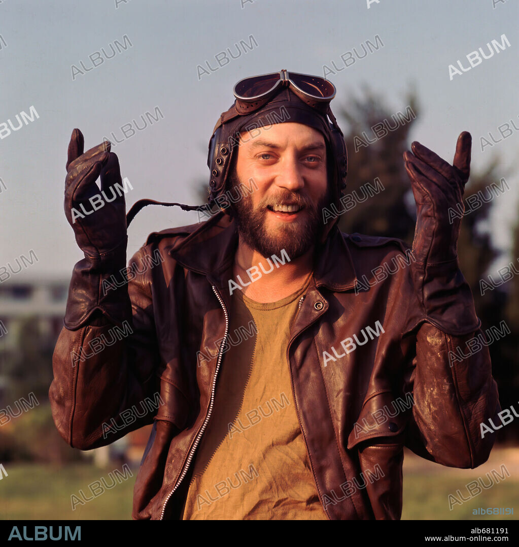 DONALD SUTHERLAND en LOS VIOLENTOS DE KELLY, 1970 (KELLY'S HEROES), dirigida por BRIAN G. HUTTON. Copyright M.G.M.