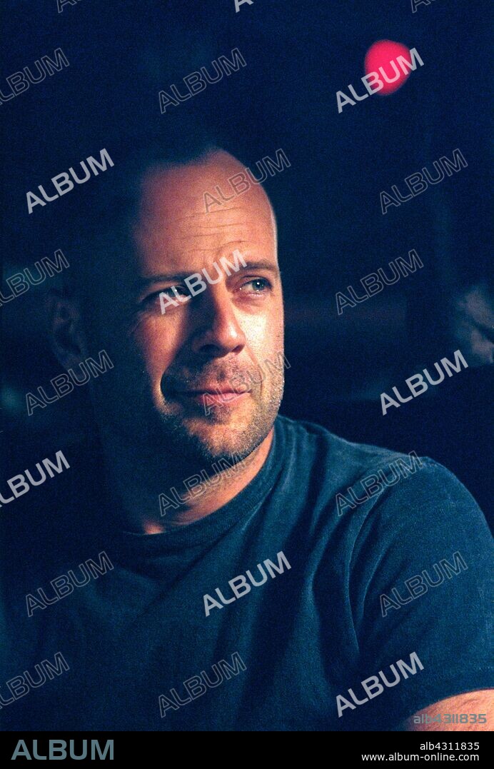 BRUCE WILLIS in MERCURY RISING, 1998, directed by HAROLD BECKER. Copyright UNIVERSAL PICTURES.