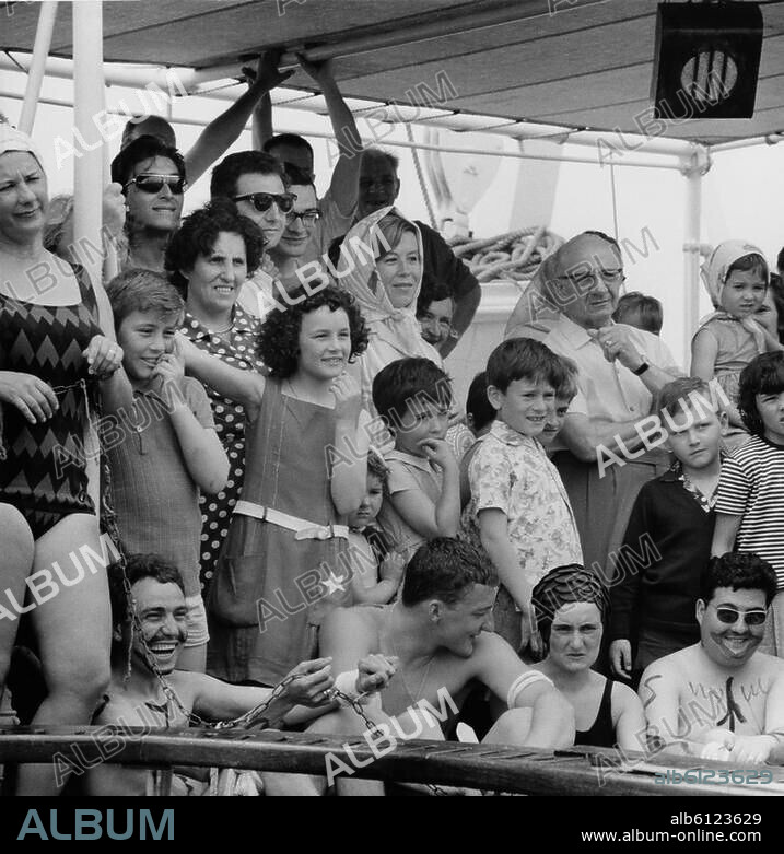 Schiffahrt: Äquatortaufe.-Äquatortaufe auf einem Passagierdampfer: Publikum.-Foto, 1965.