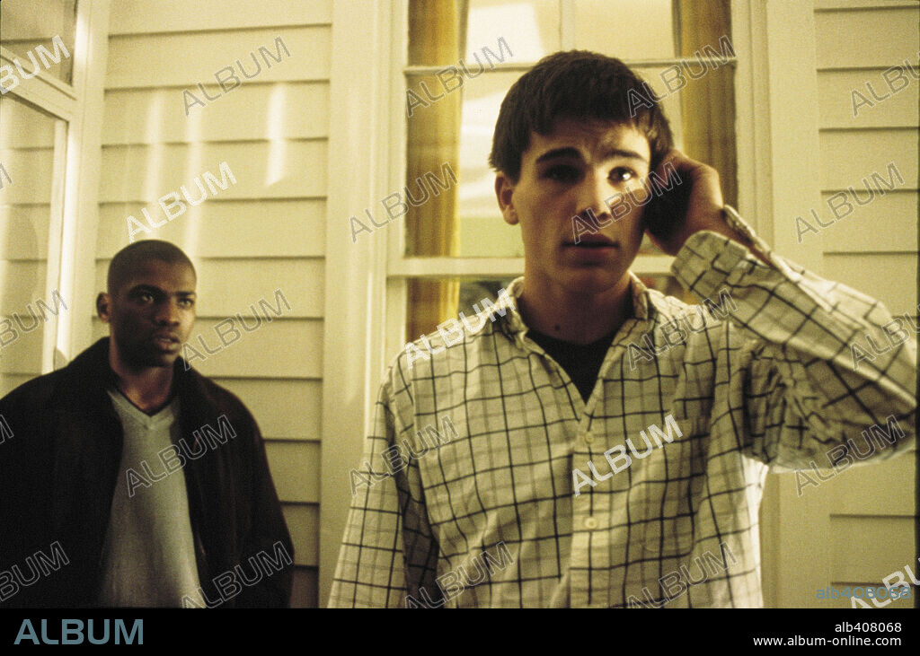 JOSH HARTNETT et MEKHI PHIFER dans O, 2001, réalisé par TIM BLAKE NELSON. Copyright MIRAMAX / BASHA, BOB.