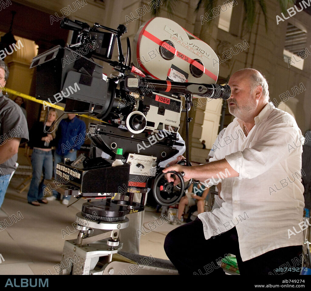 ROB REINER in RUMOR HAS IT, 2005, directed by ROB REINER. Copyright WARNER BROS. / MOSELEY, MELISSA.