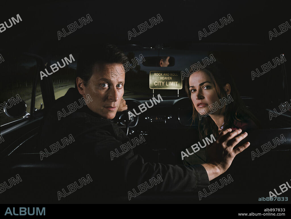 KIM DELANEY and STEVEN WEBER in NIGHTMARES AND DREAMSCAPES: FROM THE STORIES OF STEPHEN KING, 2006 (NIGHTMARES AND DREAMSCAPES: FROM THE STORIES OF STEPHEN KING-TV), directed by BRIAN HENSON, MIKE ROBE and ROB BOWMAN. Copyright TURNER NETWORK TELEVISION (TNT) / OCKENFELS, FRANK.