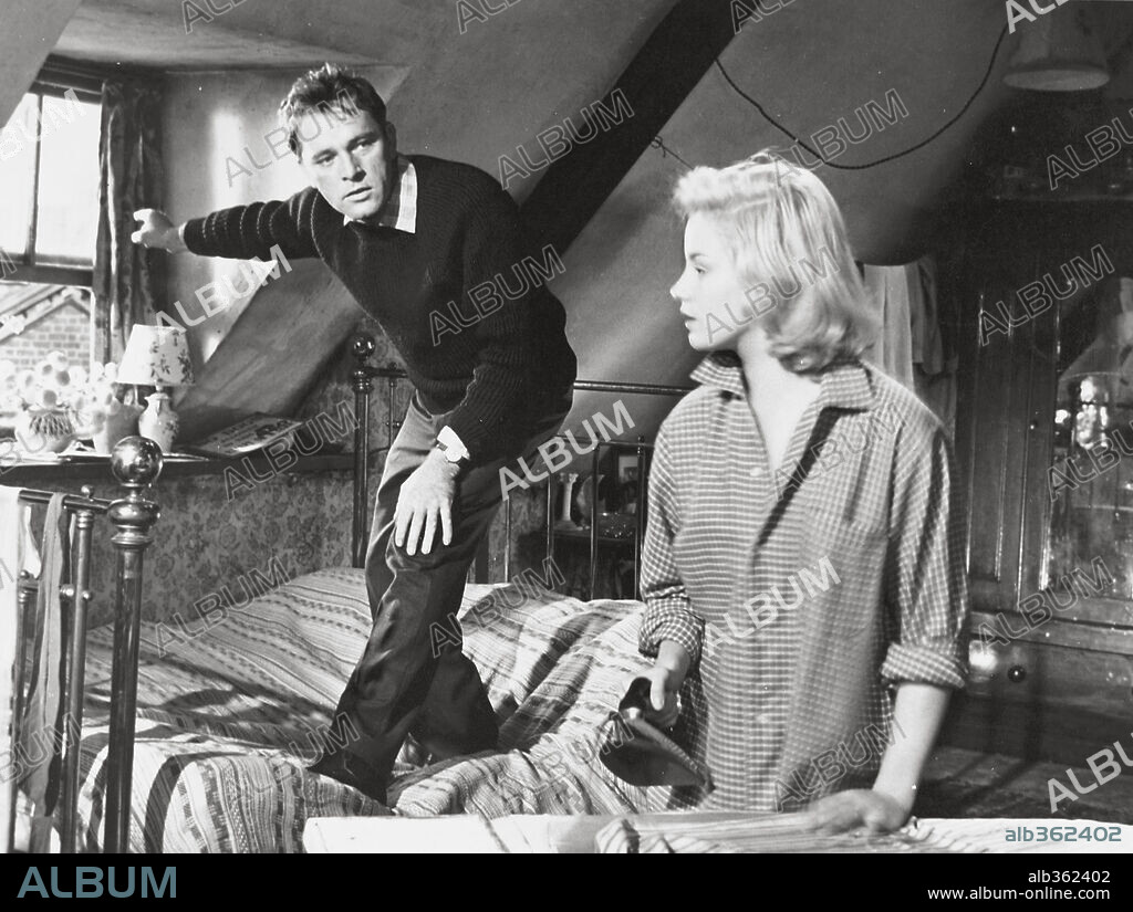 MARY URE and RICHARD BURTON in LOOK BACK IN ANGER, 1959, directed by TONY RICHARDSON. Copyright WARNER BROS.